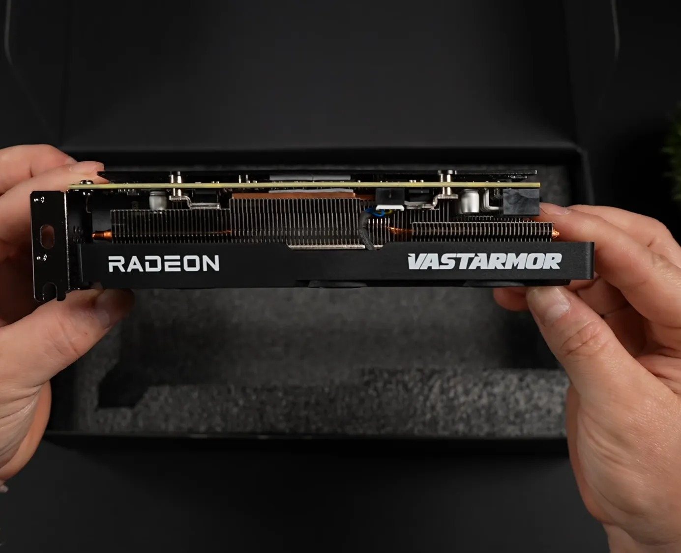 Понад 130 FPS у Cyberpunk 2077: перші тести Radeon RX 9060 XT для міні-ПК